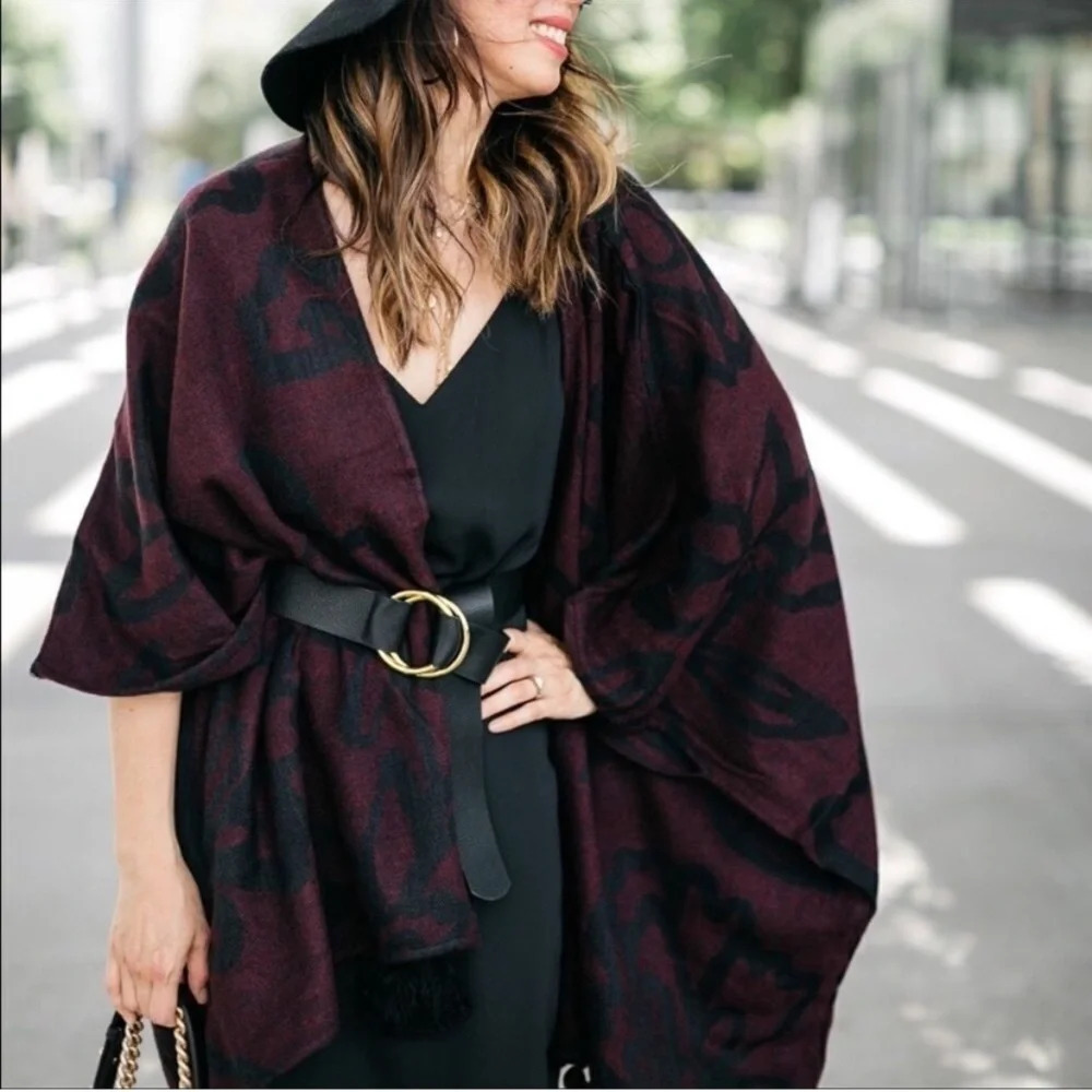 Cleobella Sevigny Capelet Shawl Poncho Cape One Size Maroon Black